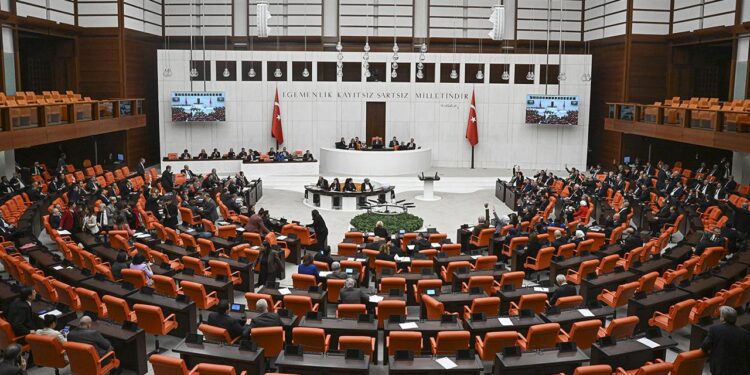 CHP’ye söz verildi: Etki ajanlığı düzenlemesi Yargı Paketi’nden çıkarılıyor