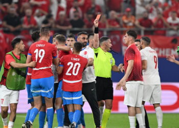 Çekya-Türkiye hakemi kart rekoru kırdı: Çekler Romen hakeme öfkeli: “Maçı çaldı”  