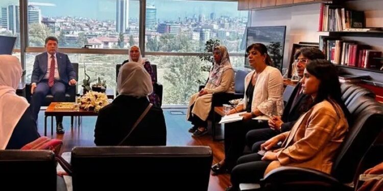 DEM Parti: Tutuklu yakınları Adalet Bakanı’yla görüşecek