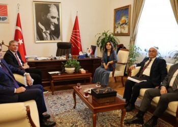 DEM Parti’den 3 partiye kayyım ziyareti