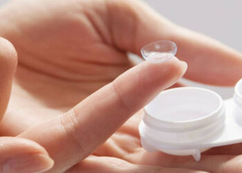 Deniz ve havuzda lens kullananlar dikkat! Uzmanı uyardı: Körlüğe neden olabilir