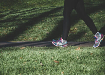 Düzensiz adımlarla yürüyüş, kalori yakımını artırıyor