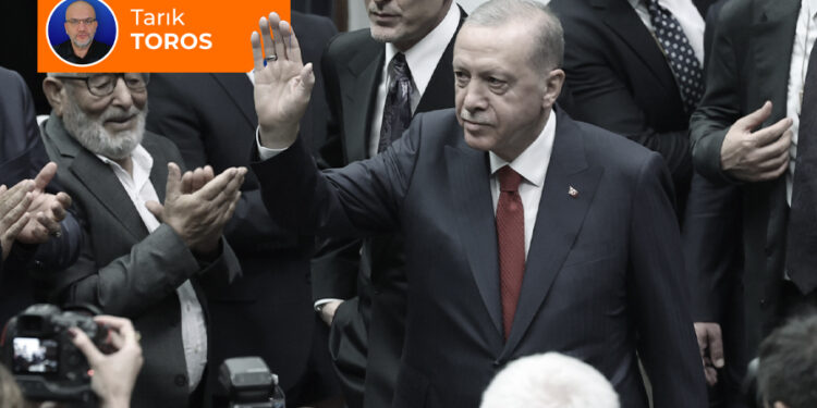 Ekonomiyle birlikte iktidar da çöküyor 