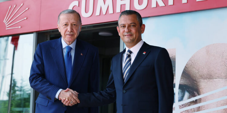 Erdoğan, 18 yıl sonra CHP Genel Merkezi’nde; görüşme 1,5 saat sürdü