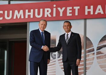 Erdoğan 18 yıl sonra CHP’de: İki liderin görüşmesi bir saat 25 dakika sürdü