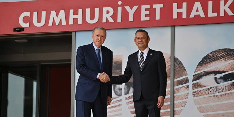 Erdoğan 18 yıl sonra CHP’de: İki liderin görüşmesi bir saat 25 dakika sürdü