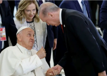 Erdoğan G-7 zirvesinde Papa ve Biden’la görüştü. Papa liderleri yapay zekaya karşı uyardı