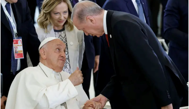 Erdoğan G-7 zirvesinde Papa ve Biden’la görüştü. Papa liderleri yapay zekaya karşı uyardı