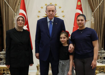 Erdoğan, öldürülen Sinan Ateş’in eşi Ayşe Ateş ile görüştü