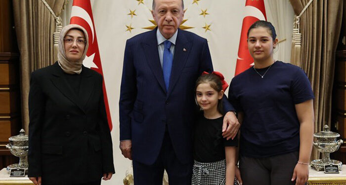 Erdoğan, öldürülen Sinan Ateş’in eşi Ayşe Ateş ile görüştü