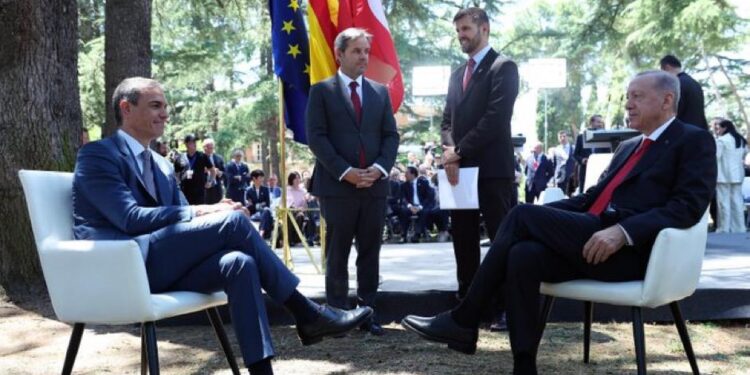 Erdoğan’dan İspanya’da Sanchez’e Filistin övgüleri, Demirtaş-Kavala sorusu soran El Pais muhabirine tepki: “Başını sallama”