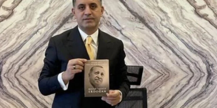 Erdoğan’ın kitabıyla poz vermişti: Yandaş müteahhide kamudan ihale yağdı