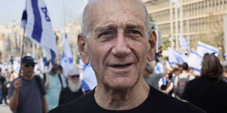 Eski İsrail Başbakanı Olmert’ten ateşkes çağrısı: “Gazze’deki yıkım yüzünden İsrail dünyanın desteğini kaybetti”