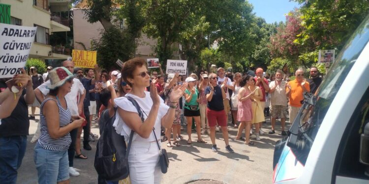 Eşkıyalık bu, Büyükşehir Belediyesi'nin önüne gidin