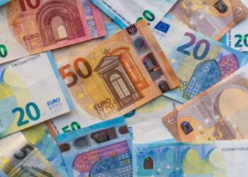 Euro, Avrupa Parlamentosu seçimlerinin ardından düştü