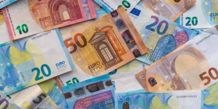 Euro, Avrupa Parlamentosu seçimlerinin ardından düştü