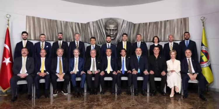 Fenerbahçe Yönetim Kurulu, görevlendirme heyecanını bayrama bıraktı