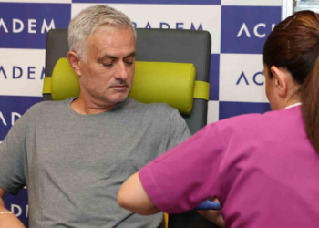 Fenerbahçe'de teknik heyet ve futbolcular sağlık kontrolünden geçti