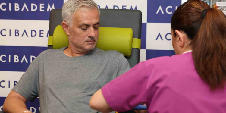 Fenerbahçe'de teknik heyet ve futbolcular sağlık kontrolünden geçti