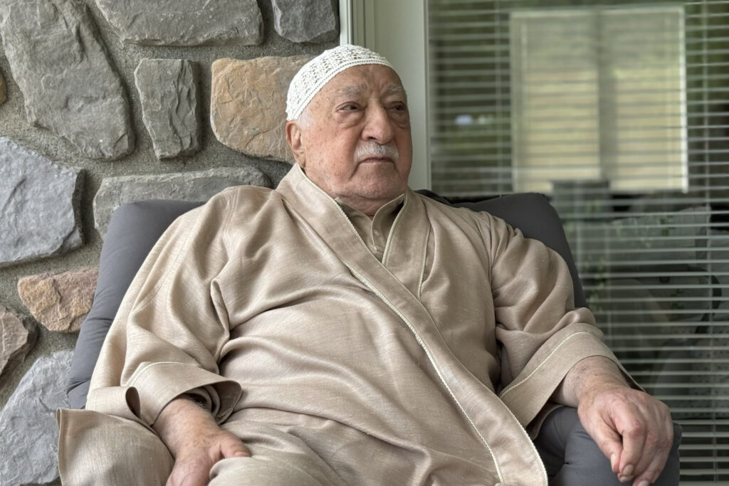 Fethullah Gülen: Hizmet devam ediyor, bizimle alakalı değil; her şey Allah’tan