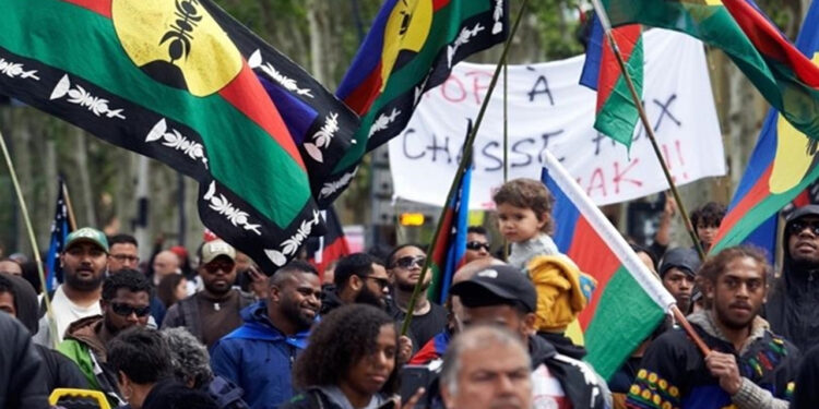 Fransa, Yeni Kaledonya üzerindeki kontrolünü sıkılaştırıyor