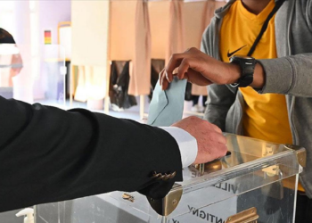 Fransa erken seçimin ilk turu için sandık başında