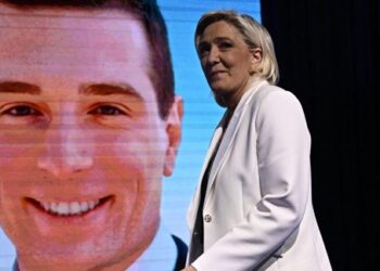 Fransa sandık başında: Le Pen’in partisi önde, Macron üçüncü