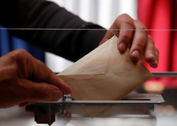 Fransa seçimlerinde ilk sonuçlar gelmeye başladı: Aşırı sağ seçimi önde götürüyor