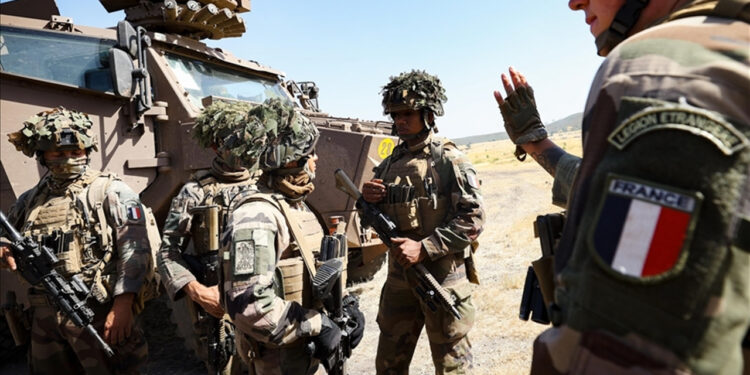 Fransa'nın Yeni Kaledonya kolonisinde baskıcı tutum: Bağımsızlık yanlısı liderlere gözaltı