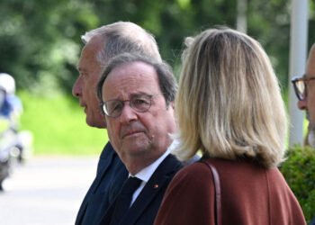 Fransa'nın eski cumhurbaşkanı Hollande yeniden siyaset sahnesinde