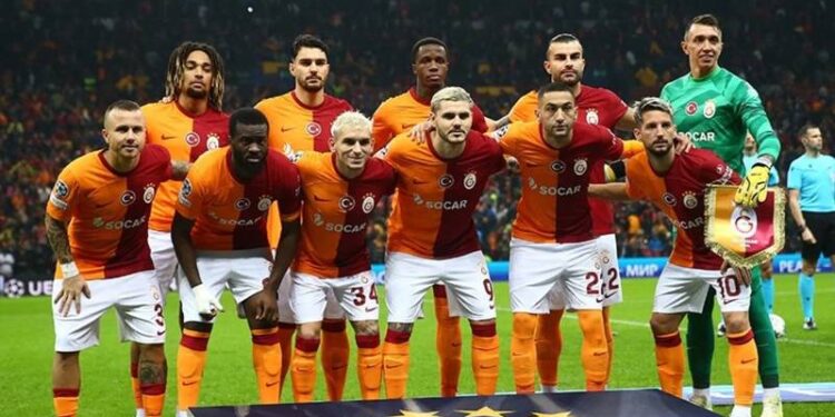 Gözler, Galatasaraylı 2 oyuncunun üstünde