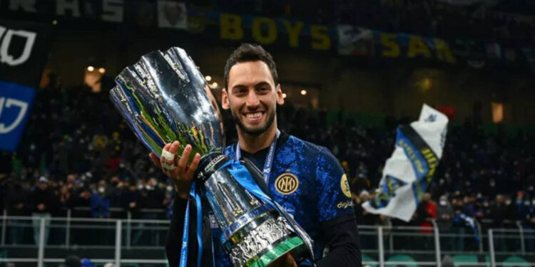 Hakan Çalhanoğlu son kararını verdi