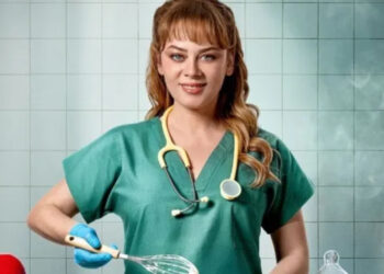 Hayranlarını korkuttu: Demet Evgar, ödül törenine tekerlekli sandalyeyle geldi