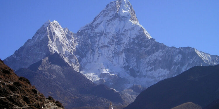 Himalayalar'dan 11 ton çöp, 4 ceset, 1 iskelet çıktı