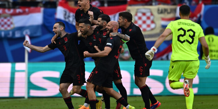 Hırvatistan uzatmada çöktü, Arnavutluk bir puan kurtardı