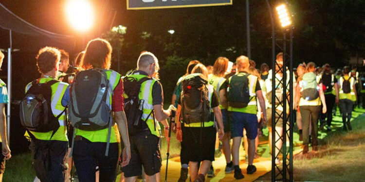 Hollanda'da mültecilere destek yürüyüşü