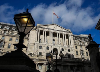 İngiltere Merkez Bankası faizi sabit tuttu