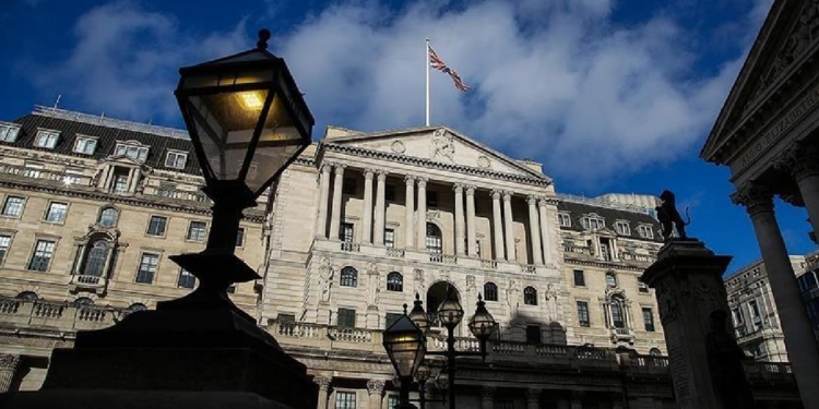 İngiltere Merkez Bankası faizi sabit tuttu