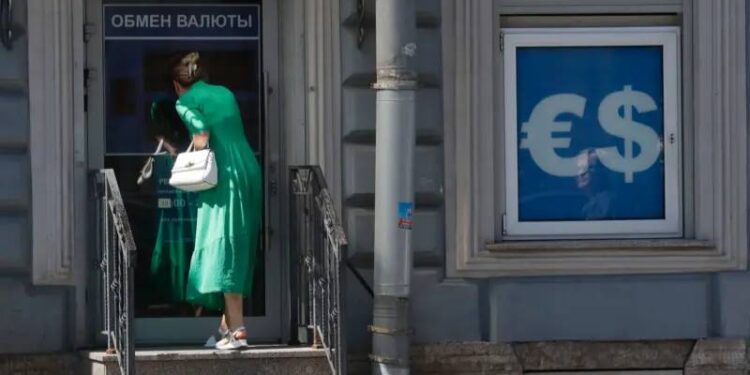 İngiltere, Türkiye’den Rusya’ya tedarik edilen gereçleri de hedef alan yeni yaptırımlar açıkladı