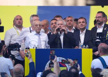 İnşallah Ali Koç ve arkadaşları Fenerbahçe'yi şampiyon yapar