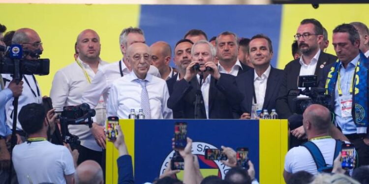 İnşallah Ali Koç ve arkadaşları Fenerbahçe'yi şampiyon yapar