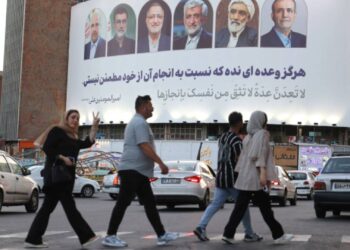 İran cumhurbaşkanlığı seçiminin adayları, internet yasakları ve başörtüsü zorunluluğunu tartıştı