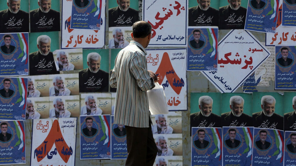 İran'da cumhurbaşkanlığı seçimi: Pezeşkiyan yarışı önde götürüyor