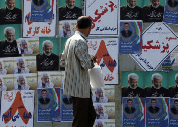 İran'da cumhurbaşkanlığı seçimi: Pezeşkiyan yarışı önde götürüyor