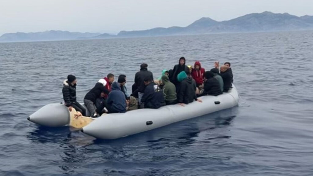 İspanya'ya göçmen akını! 4 tekneyle 516 göçmen geldi: 1 ölü, 10 kayıp