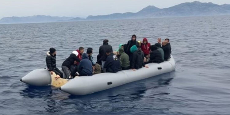 İspanya'ya göçmen akını! 4 tekneyle 516 göçmen geldi: 1 ölü, 10 kayıp