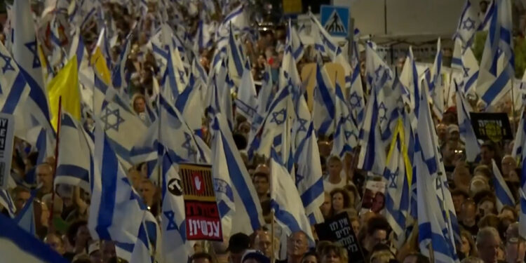 İsrail'de kabine dağıldı, halk sokağa indi: 'Netanyahu istifa' sesleri yükseliyor