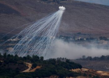İsrail'den Güney Lübnan'a yine fosfor bombalı saldırı