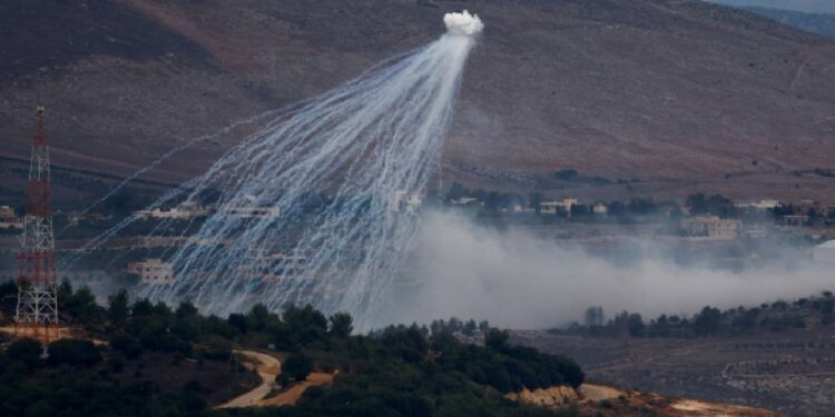 İsrail'den Güney Lübnan'a yine fosfor bombalı saldırı