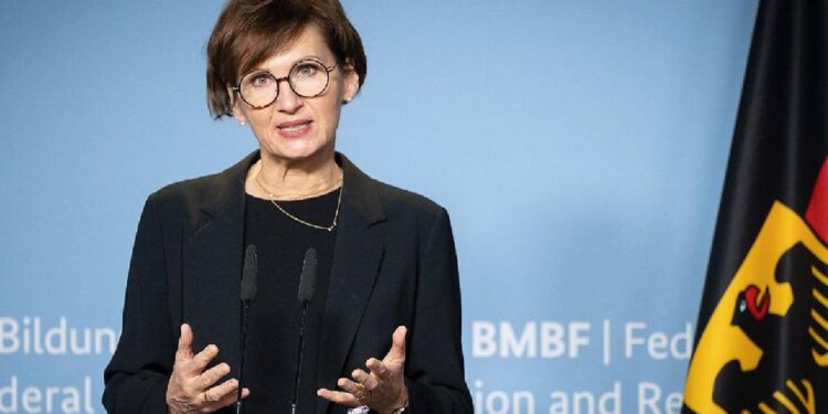 İsrail'i protesto eden öğrencileri destekleyen akademisyenlere para cezası tehdidi: İstifası istenen Eğitim Bakanı 'kelle aldı'